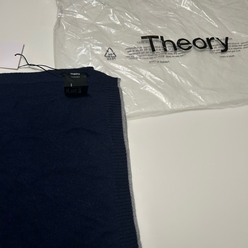 Theory Scarf - Picture 4 of 6